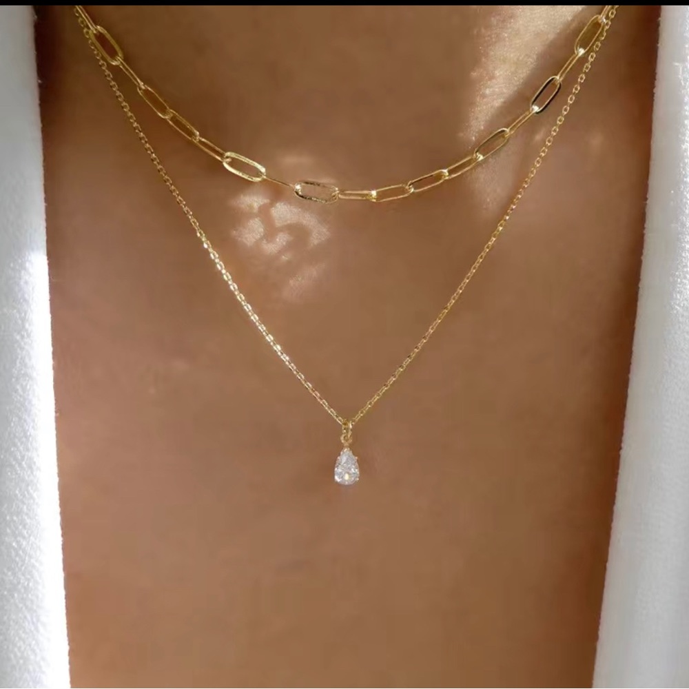 Multilayer Vintage Teardrop Rhinestone Pendant necklace. New with tags